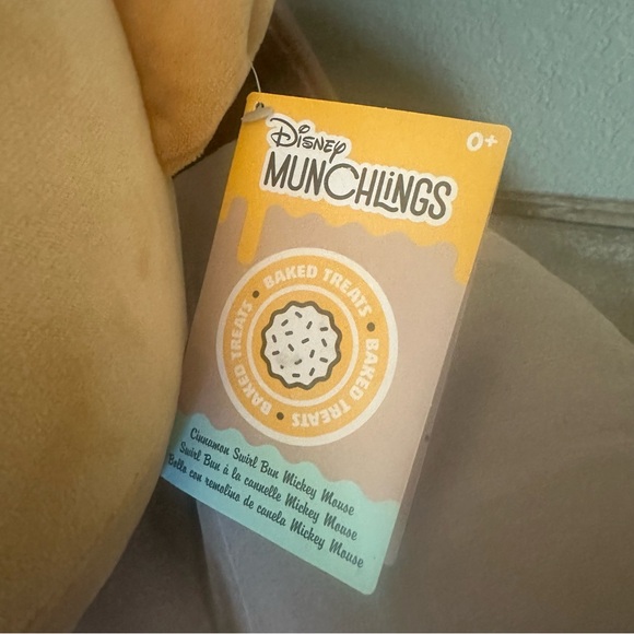 Disney Munchlings Cinnamon Swirl Bun Mickey Mouse Plush - Picture 7 of 9
